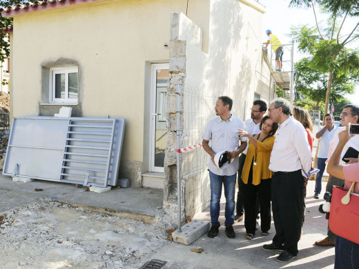 (Fotos) Martí March reconoce que habrá ‘convivencia’ de clases y obras en los centros docentes