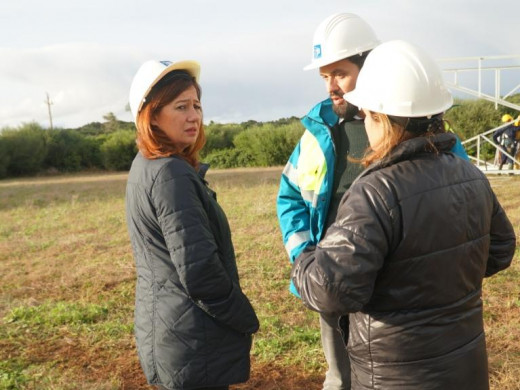 (Fotos) Francina Armengol inspecciona los daños en Menorca