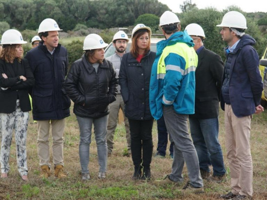 (Fotos) Francina Armengol inspecciona los daños en Menorca