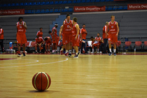 Jugadores del Murcia en un partido de pretemporada (Foto: Real Murcia)