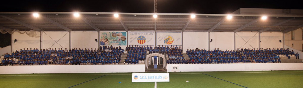 Foto de familia de todos los deportistas (Foto: CCE Sant Lluís)