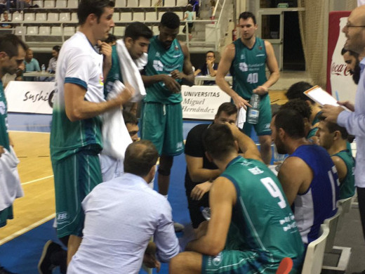 (Fotos) El Hestia Menorca tampoco encuentra el camino en Alicante