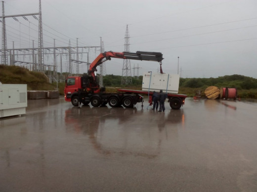 (Fotos) Conectan cuatro grupos electrógenos en Es Mercadal y uno en Fornells