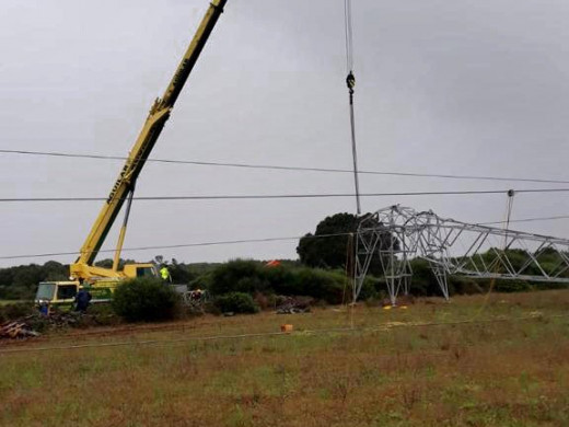 (Fotos) Red Eléctrica asegura que restablecerá el suministro en un máximo de 48 horas