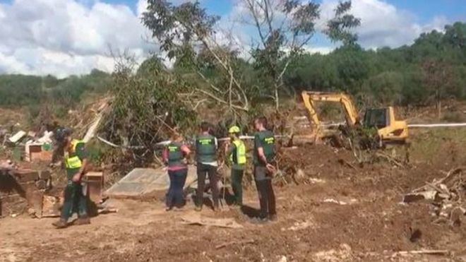 Efectivos de los equipos de rescate en el lugar donde se ha encontrado el cuerpo de Arthur