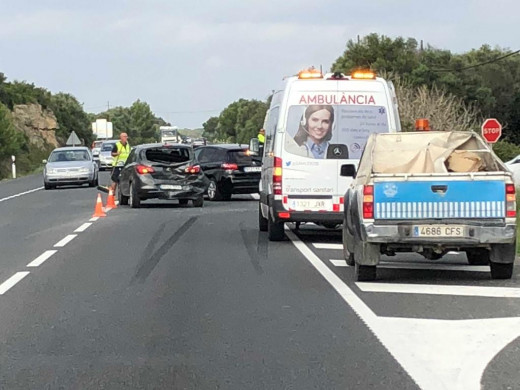 (Fotos) Tres heridos leves en un accidente en el desvío de Talatí