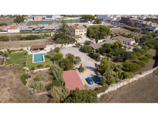 (Vídeo y fotos) La espectacular finca de 5 hectáreas y 11 habitaciones que sale a la venta en Es Castell