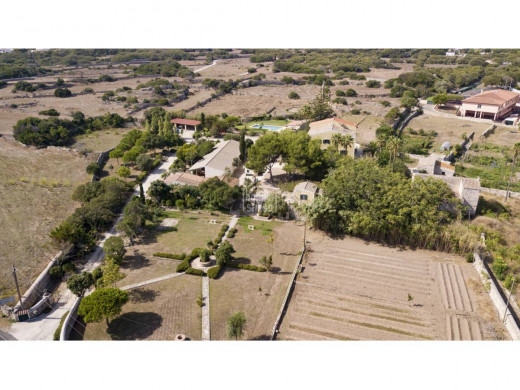 (Vídeo y fotos) La espectacular finca de 5 hectáreas y 11 habitaciones que sale a la venta en Es Castell