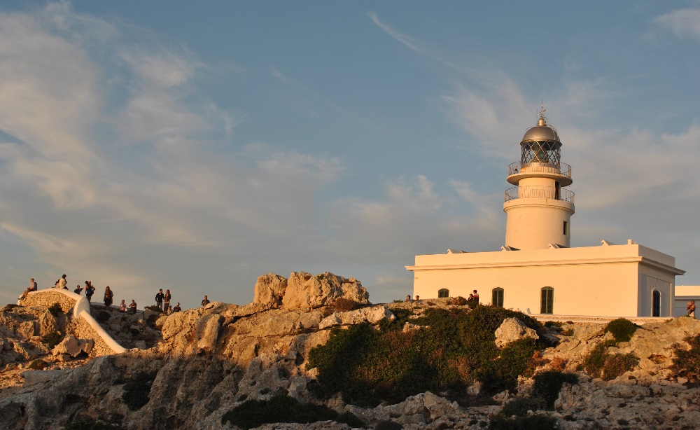 El faro de Cavalleria, lugar muy visitado por residentes y turistas