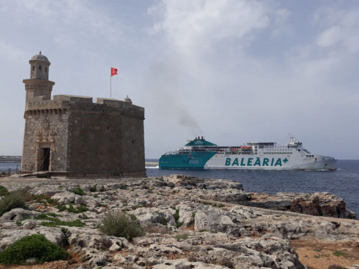 El tráfico marítimo vuelve a Ciutadella