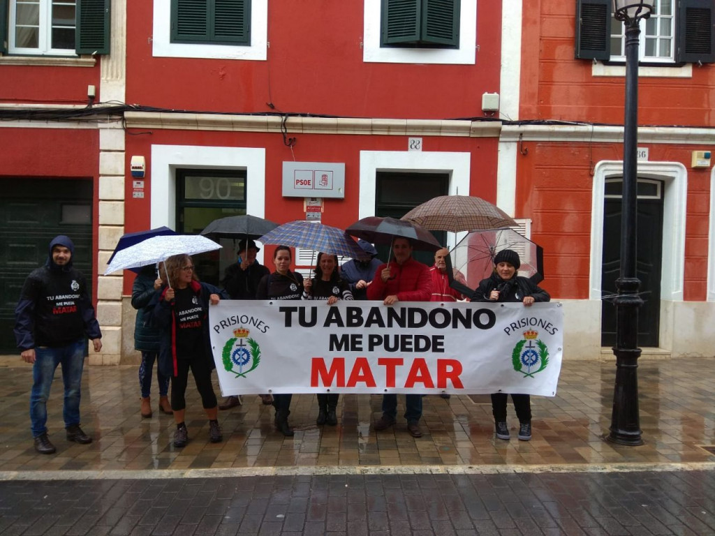 Bajo la lluvia.