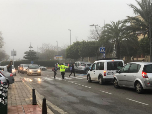 (Galería de fotos) Maó se despierta cubierta de niebla, que obliga a cerrar el puerto