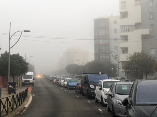 (Galería de fotos) Maó se despierta cubierta de niebla, que obliga a cerrar el puerto