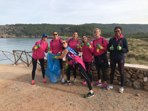 (Fotos y vídeo) El guiño a la limpieza del litoral del Avarca de Menorca