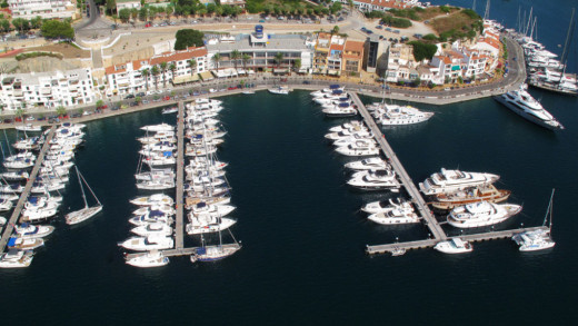 Imagen aérea del puerto de Maó.