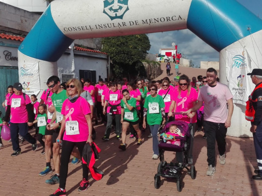 (Fotos) Es Castell se mueve contra el cáncer