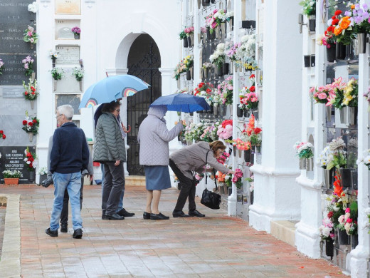 (Vídeo y galería de fotos) Menorca honra a sus muertos