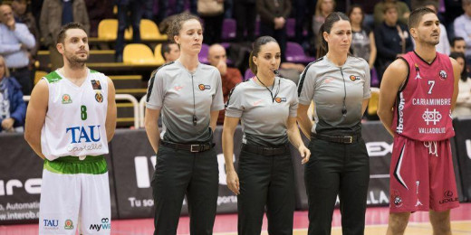 Faner, junto Espiau, Alcaraz y Lema, trío arbitral (Foto: Pascual Cándido).