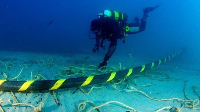 El antiguo cable que unías las dos islas quedó fuera de servicio en 2017 después de que el ancla de un barco lo partiera.