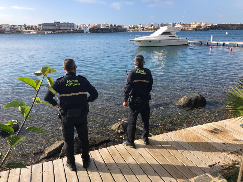 Lugar del puerto de Maó donde se ha encontrado el cadáver de la tintorera