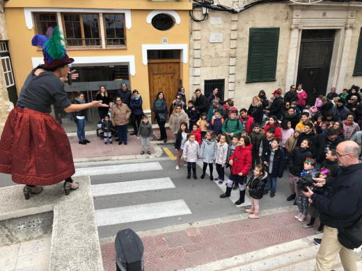 (Fotos) “Mestre Roc” pone el reloj de Maó a punto para las campanadas infantiles