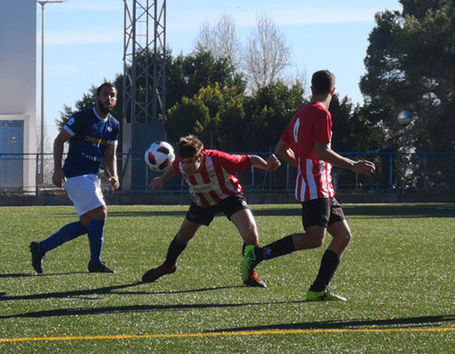 Acción del partido entre el Sant Rafel y el Mercadal (Foto: Facebook Sant Rafel)