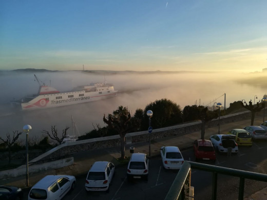 Navegar sobre la niebla.