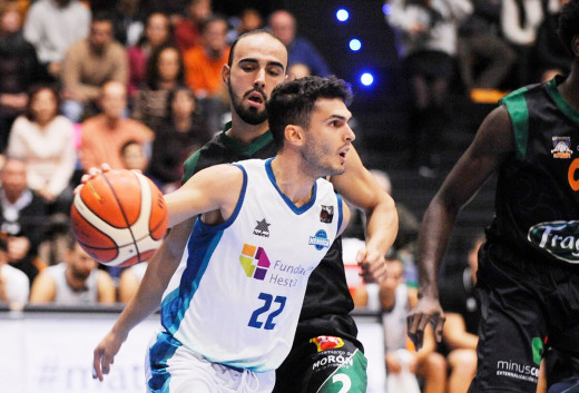 Xavi Hernández, durante un partido del Hestia Menorca (Foto: Tolo Mercadal)