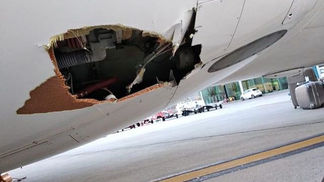 Imagen del agujero en el avión.