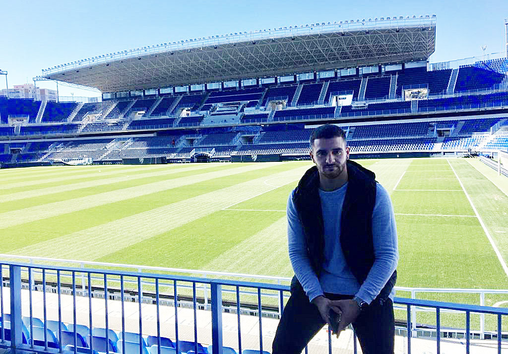 Xiscu Martínez, posando en La Rosaleda.