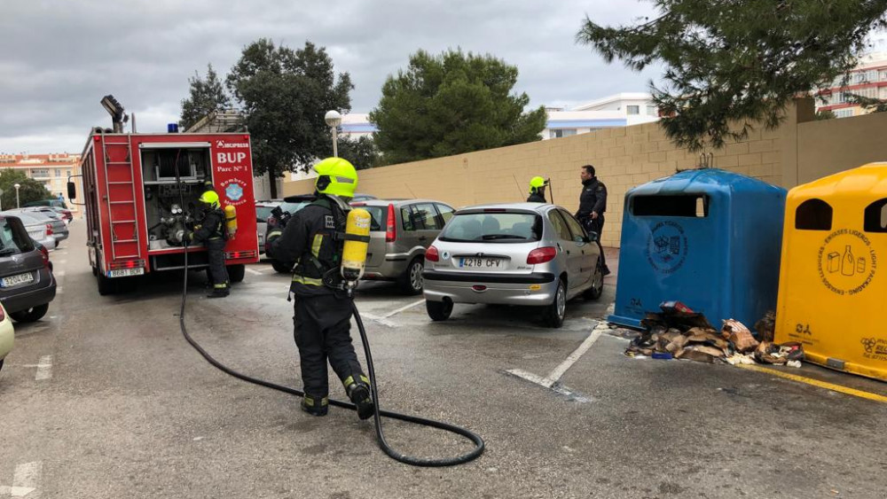 Los bomberos han llegado con rapidez para extinguir el fuego