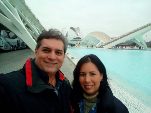 Gerardo Gómez y su esposa Marialejandra Portal, vecinos de Maó, en su visita a Valencia (Foto: Las Provincias)