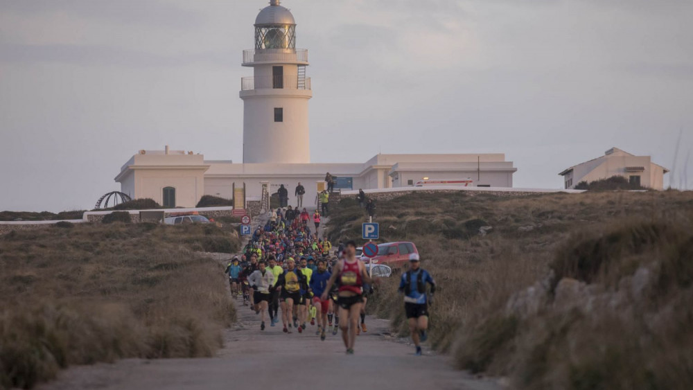 Espectacular salida en el Far de Cavalleria (Fotos: Karlos Hurtado)