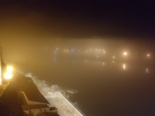 (Galería de fotos) Una intensa niebla cubre el puerto de Maó