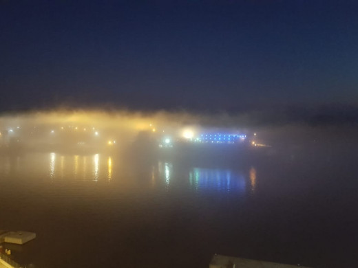 (Galería de fotos) Una intensa niebla cubre el puerto de Maó