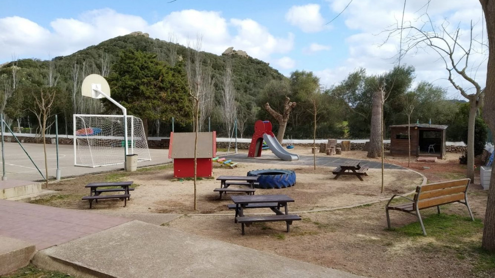 Se ha adecuado el patio de la escuela después de los desperfectos provocados por el tornado del pasado mes de octubre