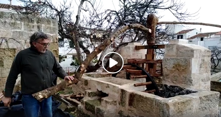 La rueda de madera se contruyó en el taller de Pedro "S'arader"