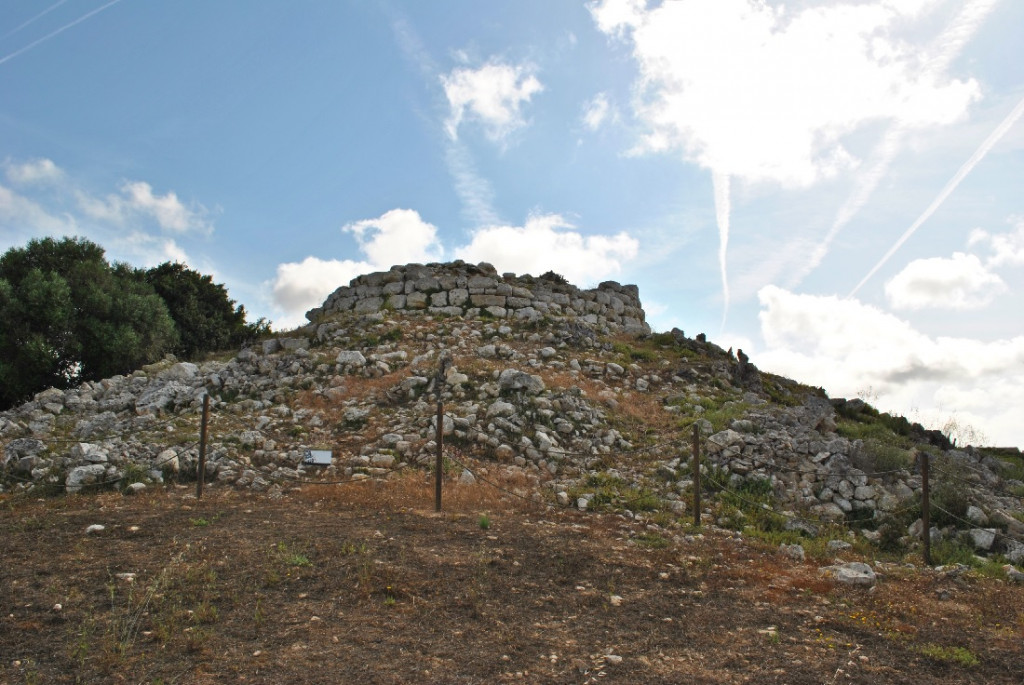 Talayot del poblado prehistórico Torralba den Salort