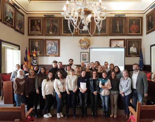 Imagen del acto de recepción de los alumnos esta mañana en el Ayuntamiento de Maó