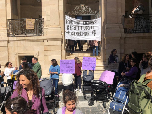 (Fotos) Reivindicando la lactancia materna en Maó