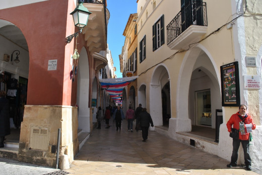 Calle comercial del centro de Ciutadella