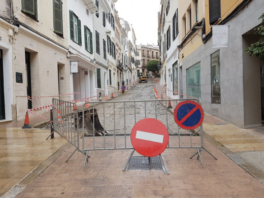 Imagen de las obras en la calle (Foto: Ajuntament de Maó)