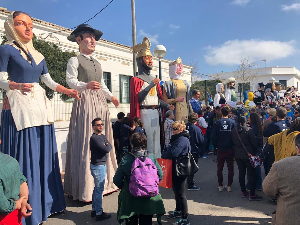 Los "gegants" fueron los protegonistas del Día de Baleares en Sant Lluís este año