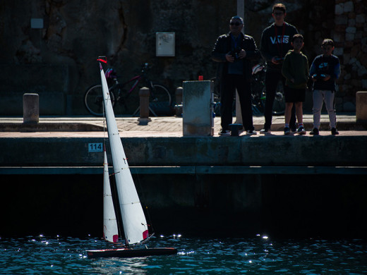 (Fotos) Vela de radio control para todos los públicos en Ciutadella