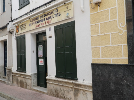 (Fotos) Presentan el proyecto de reforma del Cuartel de Santiago donde estará la nueva Escuela de Adultos de Maó