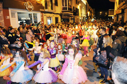 Imagen de un momento de un desfile en Maó (Foto: Tolo Mercadal)