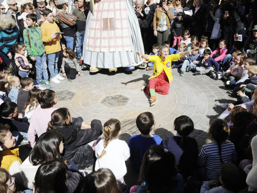 (Fotos y vídeo) Una multitud acompaña a “s’Àvia Corema”