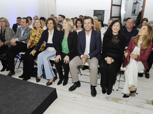 Una arropada Águeda Reynés oficializa su candidatura en Maó