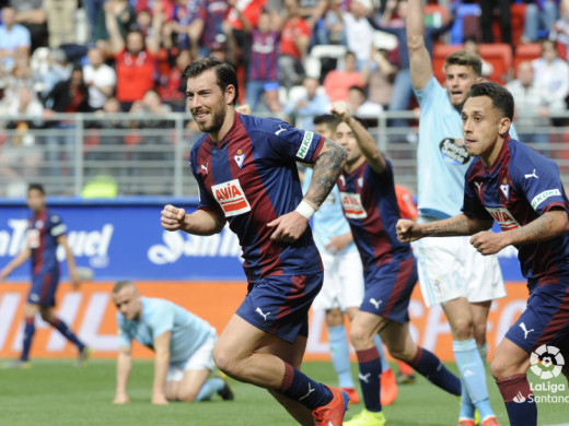 (Galería de fotos) Un gol de Sergi Enrich otorga el triunfo al Eibar