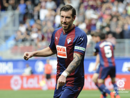 (Galería de fotos) Un gol de Sergi Enrich otorga el triunfo al Eibar